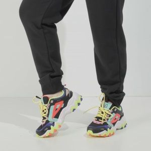 NWT FILA Oakmont Trail Black, Coral & Blue Shoes W 9/M 7.5